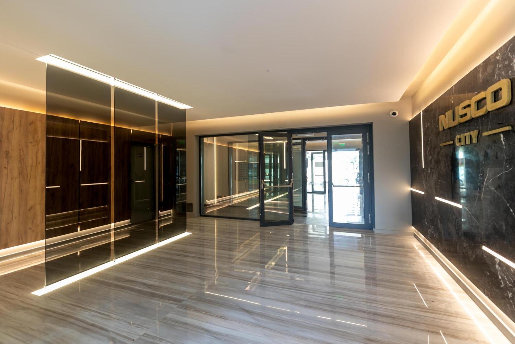 Stylish 1br With Balcony In Vibrant Business Area