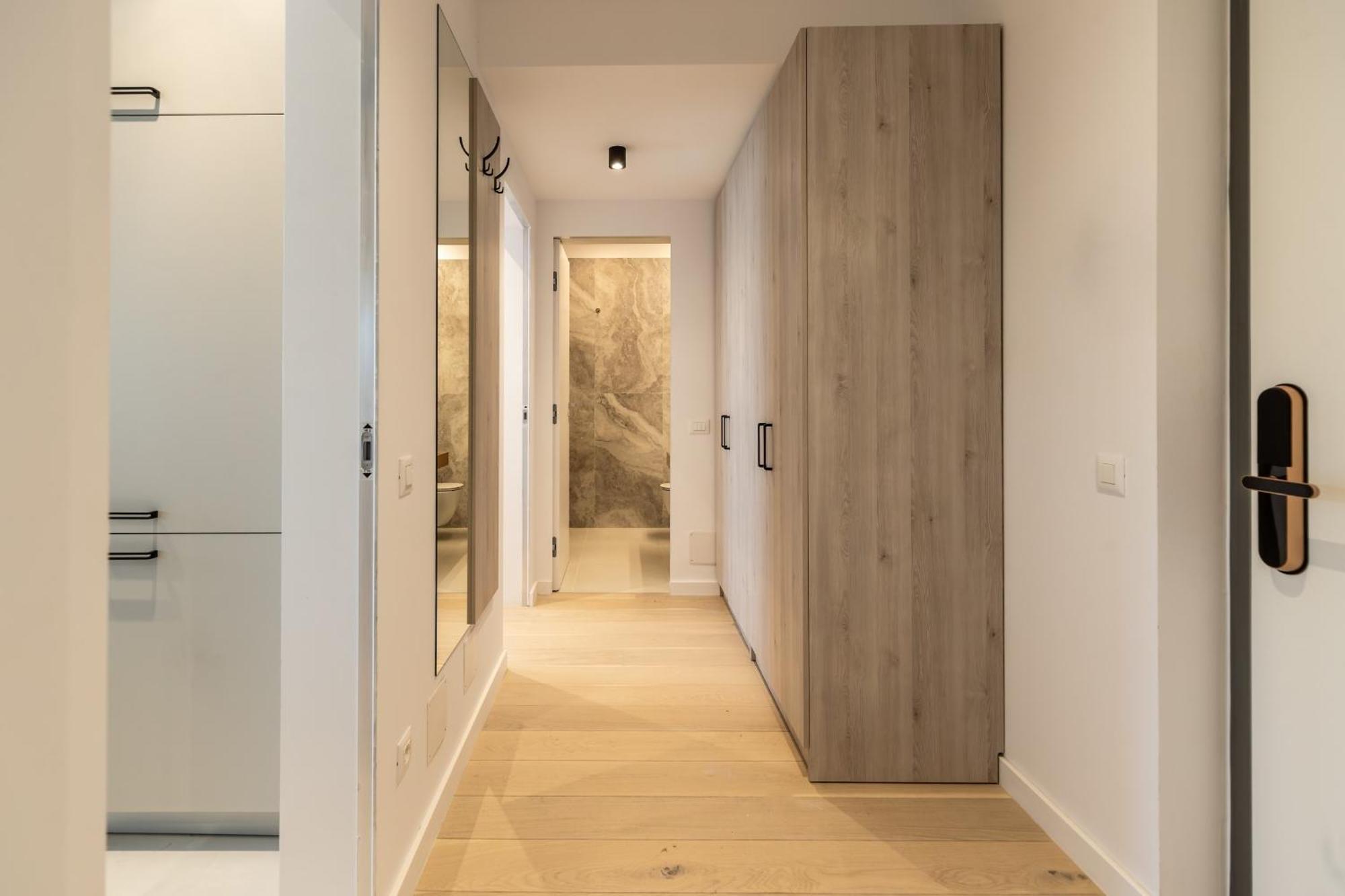 Stylish 1br With Balcony In Vibrant Business Area Apartment