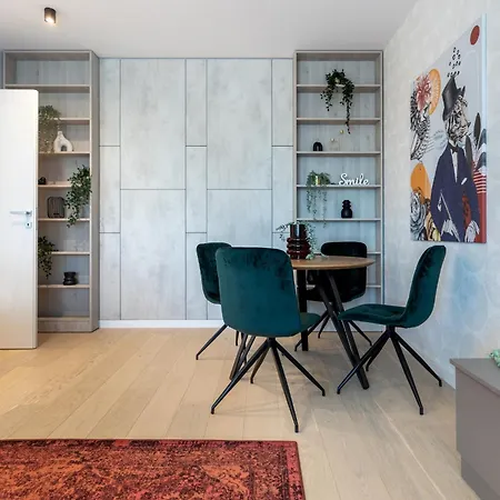 Stylish 1Br Apartment With Balcony In Vibrant Business Area Bucharest Exterior photo