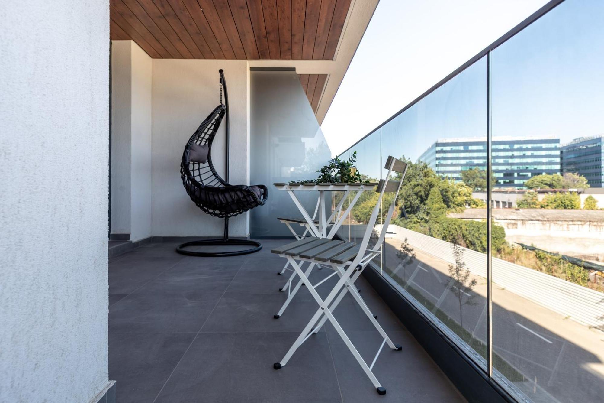 Stylish 1br With Balcony In Vibrant Business Area 公寓 *