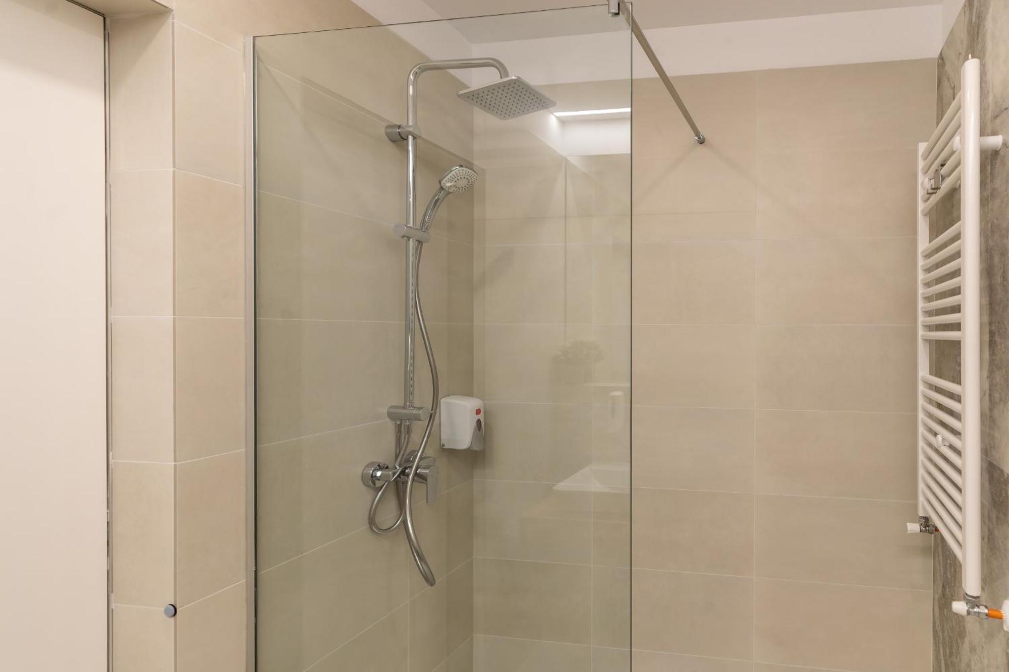 Stylish 1br With Balcony In Vibrant Business Area 公寓 布加勒斯特