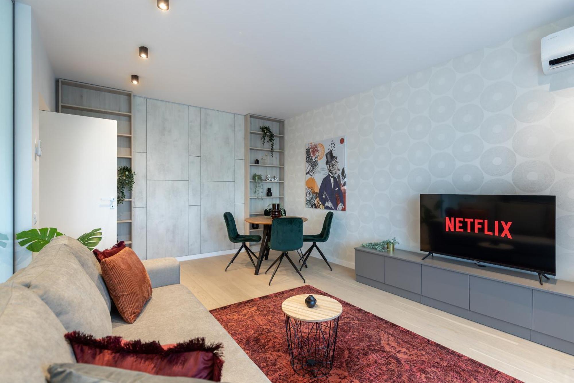 Stylish 1br With Balcony In Vibrant Business Area 公寓